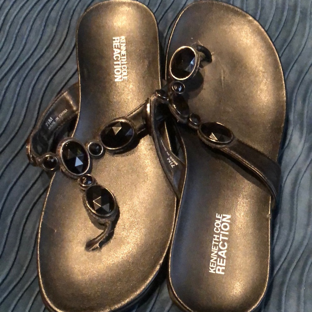 KENNETH COLE REACTION BLACK BEADED SANDAL